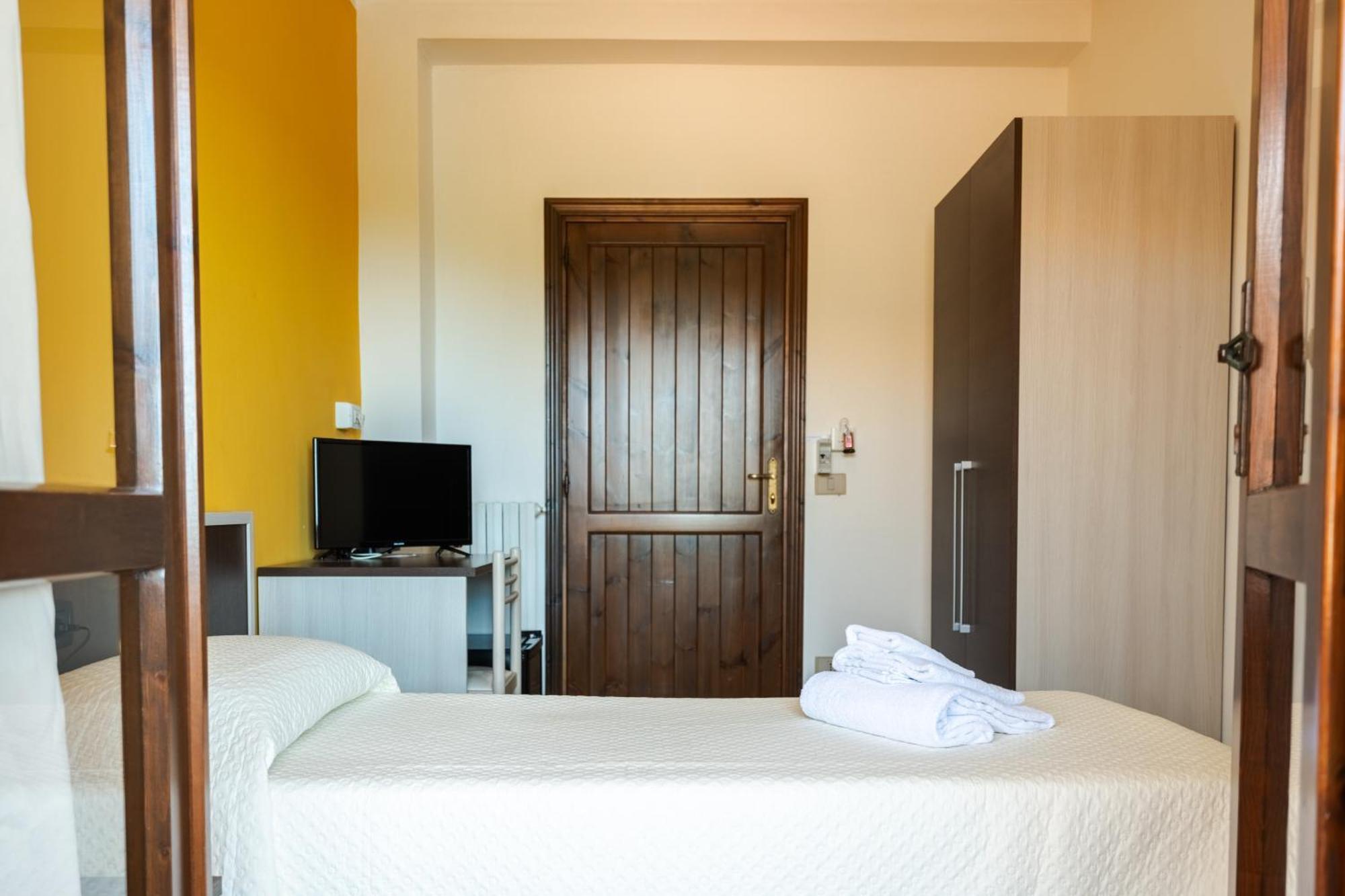 Hotel Marina Badesi Esterno foto